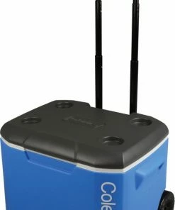 Begroting ⌛ Coleman 60QT Performance Koelbox - Wielen - 56 Liter - Blauw ???? -Hendi Shop 444x840