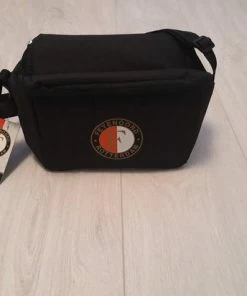 Uitgang ???? Feyenoord Koeltas Met Hengsel - Zwart Met Embleem ???? -Hendi Shop 550x412 35