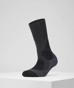 Aanbiedingen ???? FALKE TK1 Adventure Wandelsokken Dikke Versterkte Thermische Sokken Zonder Patroon Met Sterke Wattering Lang En Warm Voor Wandelen Merinowol Grijs Dames Sportsokken - Maat 39-40 ???? -Hendi Shop 550x794 2